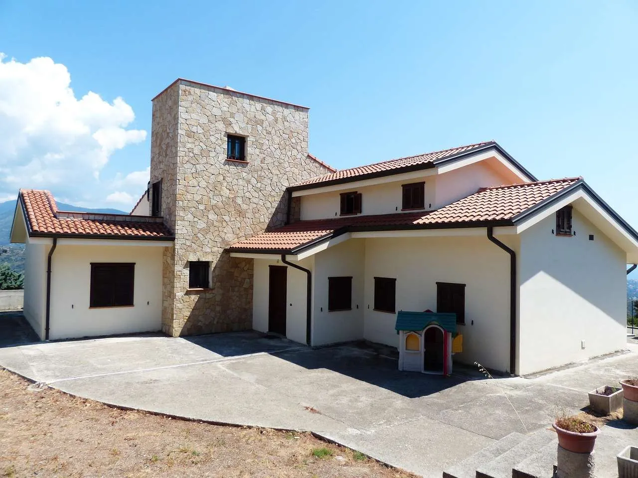 TPO Roofing: A Smart Flat Roof Solution